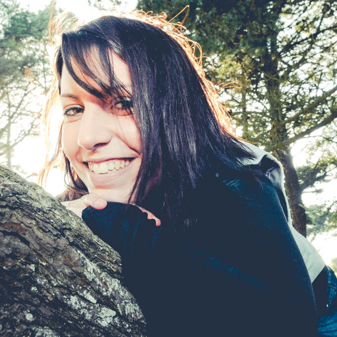 Photographe portrait Quiberon Portrait d'une jeune femme tout sourire